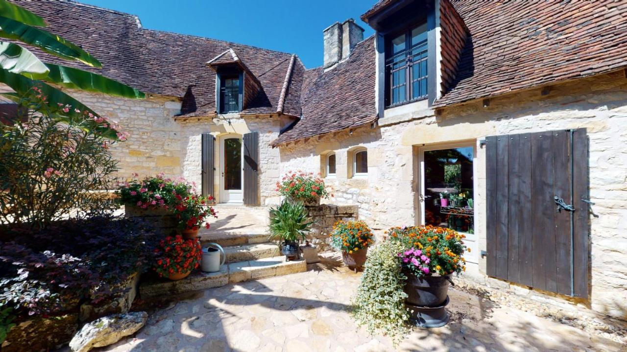 Demeure Du Vallon - Chambres D'Hotes De Charme Azerat Eksteriør billede