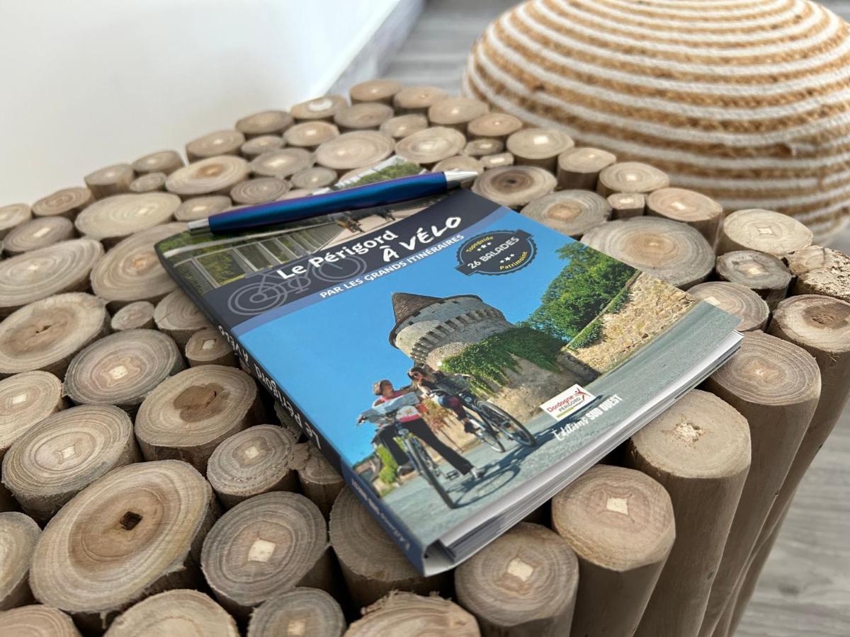 Demeure Du Vallon - Chambres D'Hotes De Charme Azerat Eksteriør billede