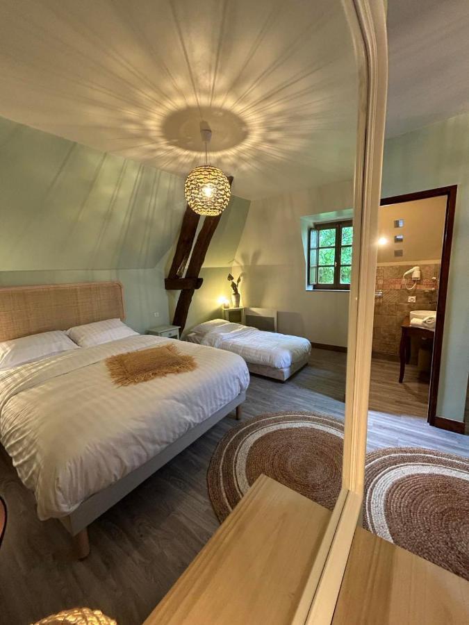 Demeure Du Vallon - Chambres D'Hotes De Charme Azerat Eksteriør billede