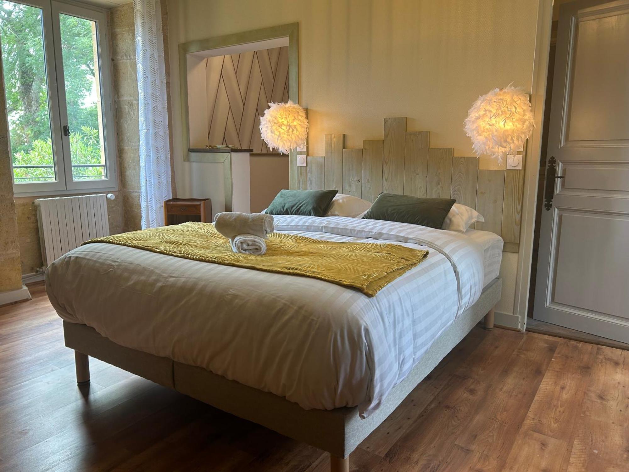 Demeure Du Vallon - Chambres D'Hotes De Charme Azerat Eksteriør billede