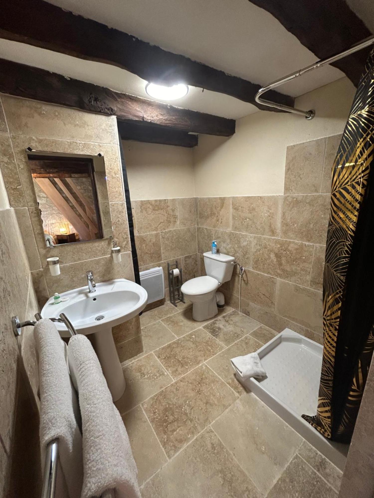 Demeure Du Vallon - Chambres D'Hotes De Charme Azerat Eksteriør billede